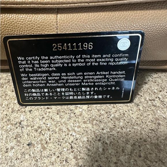 Old medium Chanel boy bag - Picture 12 of 13